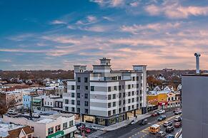 Van Wyck Hotel & Suites Near JFK Airport