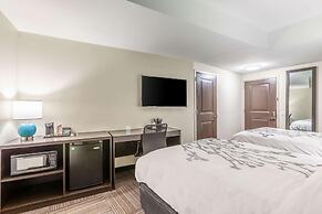 Van Wyck Hotel & Suites Near JFK Airport