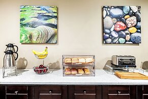 Van Wyck Hotel & Suites Near JFK Airport