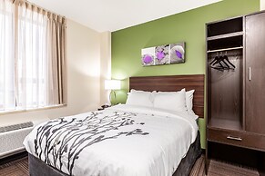 Van Wyck Hotel & Suites Near JFK Airport