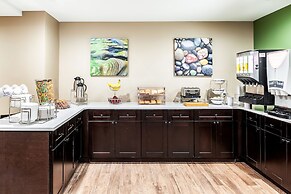 Van Wyck Hotel & Suites Near JFK Airport