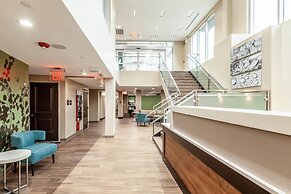 Van Wyck Hotel & Suites Near JFK Airport