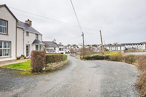 Dunfanaghy - Sea Views- in Village - Parking