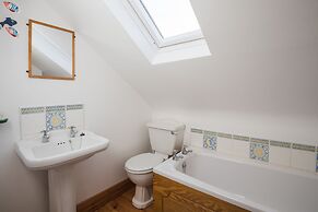 Dunfanaghy - Sea Views- in Village - Parking