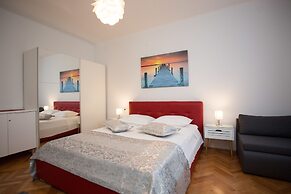 Split Center Beautiful Apartment