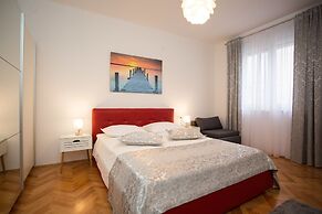 Split Center Beautiful Apartment