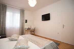 Split Center Beautiful Apartment