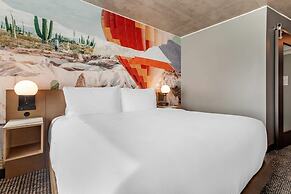 Cambria Hotel Downtown Phoenix Convention Center