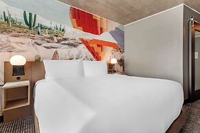 Cambria Hotel Downtown Phoenix Convention Center