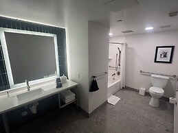 Cambria Hotel Downtown Phoenix Convention Center