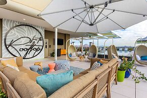 Cambria Hotel Downtown Phoenix Convention Center