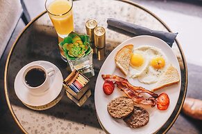 Cambria Hotel Downtown Phoenix Convention Center