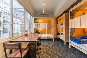 The Aquarius Inn - Hostel