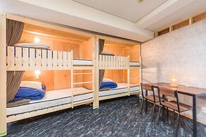 The Aquarius Inn - Hostel