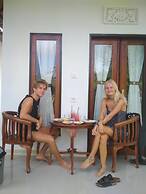 Santhi Guna Bungalow