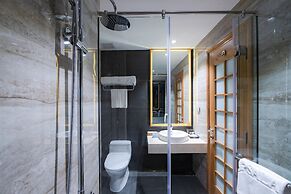 Sala Danang Beach Hotel