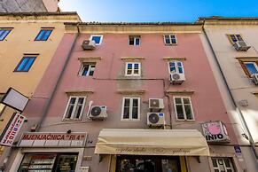 Apartments Small Sweet & Cosy