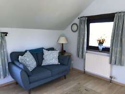 Immaculate 1-bed Apartment Cornwall With hot tub