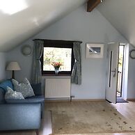 Immaculate 1-bed Apartment Cornwall With hot tub