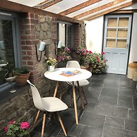 Immaculate 1-bed Apartment Cornwall With hot tub