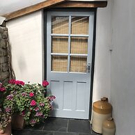 Immaculate 1-bed Apartment Cornwall With hot tub