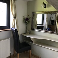 Immaculate 1-bed Apartment Cornwall With hot tub