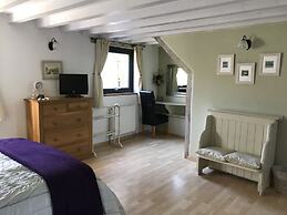 Immaculate 1-bed Apartment Cornwall With hot tub