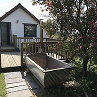 Immaculate 1-bed Apartment Cornwall With hot tub