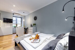 Deluxe Adria Square Studios
