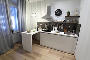 Deluxe Adria Square Studios