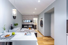 Deluxe Adria Square Studios