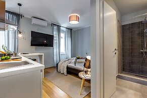 Deluxe Adria Square Studios