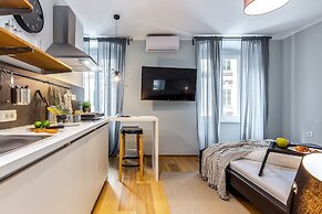 Deluxe Adria Square Studios