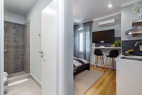 Deluxe Adria Square Studios