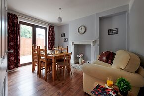 Detached 3 Bed House, Ideal for Long Stays & Pets