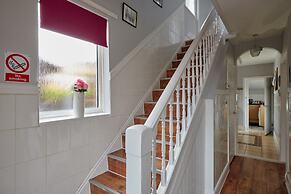 Detached 3 Bed House, Ideal for Long Stays & Pets