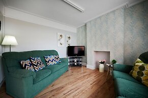 Detached 3 Bed House, Ideal for Long Stays & Pets