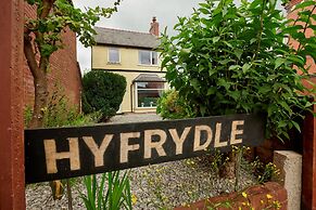 Detached 3 Bed House, Ideal for Long Stays & Pets