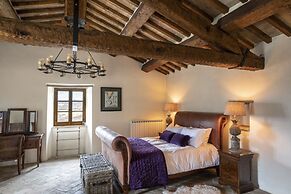 Umbrian Villa Retreat in Pietralunga With a Pool
