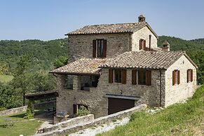Umbrian Villa Retreat in Pietralunga With a Pool