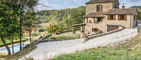 Umbrian Villa Retreat in Pietralunga With a Pool