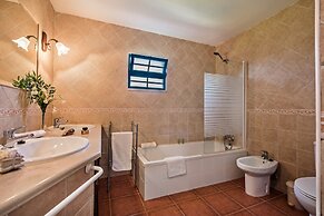 Rustic Villa With Pool Near Olhao