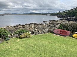 Stunning Cottage on the Beach Portnoo, Narin