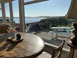 Stunning Cottage on the Beach Portnoo, Narin