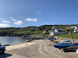 Stunning Cottage on the Beach Portnoo, Narin