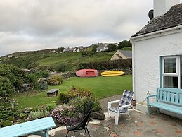 Stunning Cottage on the Beach Portnoo, Narin