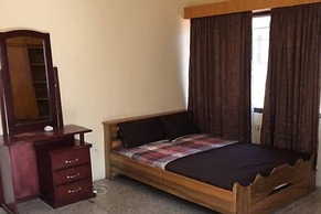 3 Bed House Sleeps 6 - Parking, Wifi, Generator
