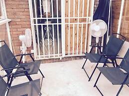 Modern & Spacious - Walk to London Excel- Parking