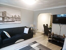 Modern & Spacious - Walk to London Excel- Parking