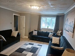 Modern & Spacious - Walk to London Excel- Parking